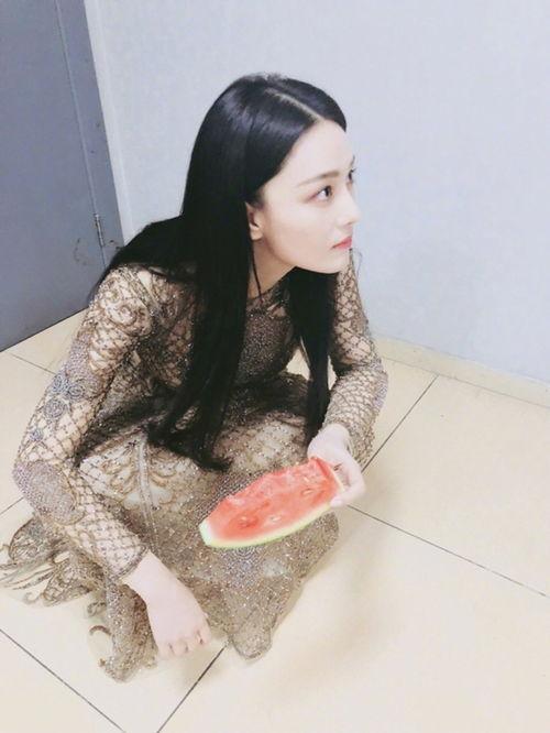 王艺霏吃瓜,揭秘娱乐圈幕后故事